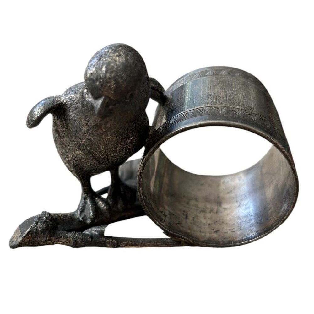 VICTORIAN FIGURAL BIRD BABY CHICK On Branch Leaf SILVERPLATE NAPKIN RING Antique